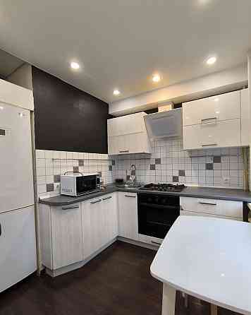 Сдаю двухкомнатную квартиру 48.0 м² Донецк, Калининский район, улица 50-й Гвардейской Дивизии Донецк