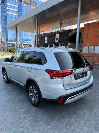 в продаже Mitsubishi Outlander 2021г Донецк