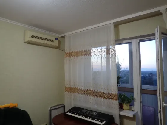 Хозяин. Продам 3-к квартиру - вода постоянно! Донецк