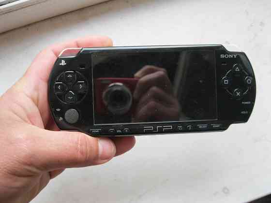 Sony PSP 2008 в отличном состоянии (флешка 8Gb, чехол, оригинальная зарядка) Донецк