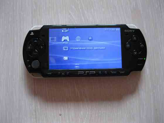 Sony PSP 2008 в отличном состоянии (флешка 8Gb, чехол, оригинальная зарядка) Донецк