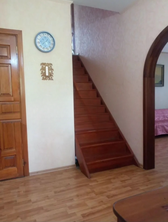 Продам 2-х этажный дом в городе Луганск район гостиницы Турист Луганск