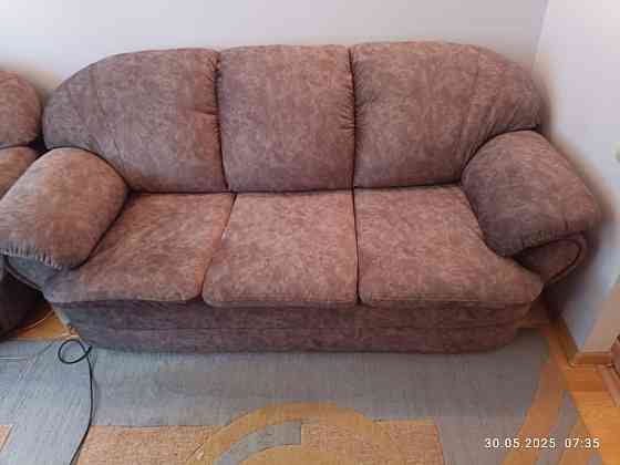 Продам мягкую мебель. Диван и кресло .Общая длина 3200.. Макеевка