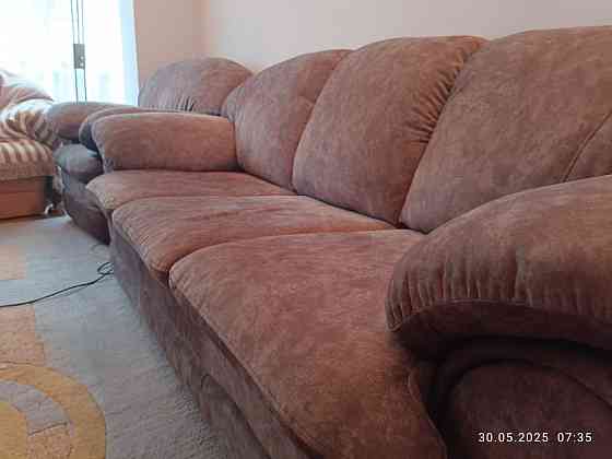 Продам мягкую мебель. Диван и кресло .Общая длина 3200.. Макеевка