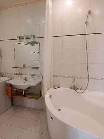 Сдам 3-х комн. кв пр .Ильича 21а, евро, свое машиноместо. Донецк