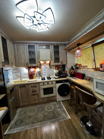 Продажа 1-комнатной квартиры 4/9 (гостинка) в г. Донецк, Калининский р-н, ул. Разенкова Донецк