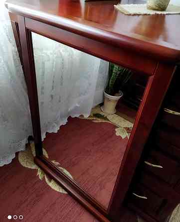 Большое зеркало в деревянной раме Макеевка