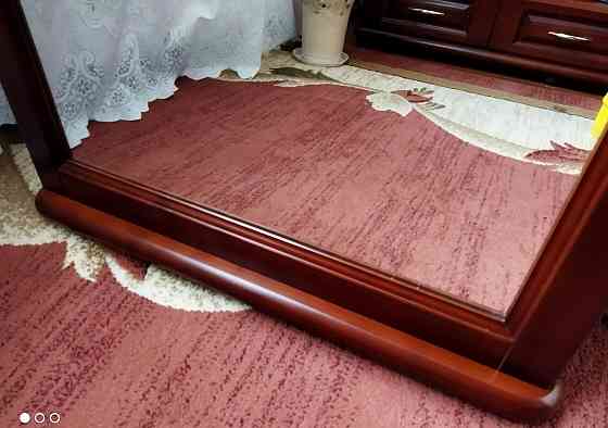 Большое зеркало в деревянной раме Макеевка