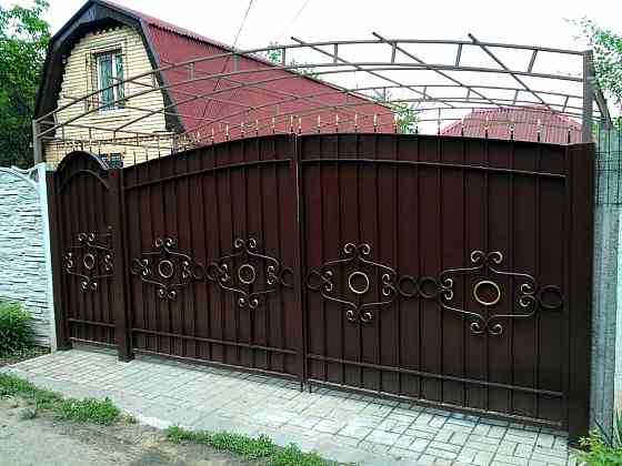 Продается дом со всеми удобствами в Калининском районе Донецка Донецк