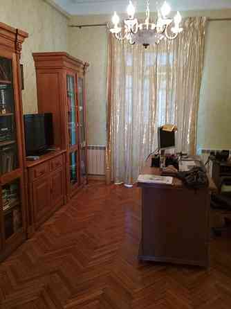 Продам 4х-ком.квартиру(сталинка)Ворошиловский р-н пл.Ленина Донецк