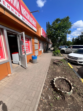 Продажа торговых площадей г. Макеевка м-н Зеленый на против рынка Мирный. Макеевка