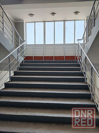 Продам ОфИС в Куйбышевском р-не 850 м² + Гаражи 167 м². 2-й эт- 353 м², 3-эт 380 м² + Подвал 113 м². Донецк - изображение 1