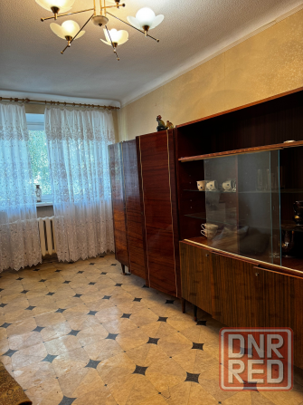 Продажа 1-комнатной квартиры 2/5, в г. Макеевка, Советский район, пгт. Ханженково, маг.Центральный Макеевка - изображение 1