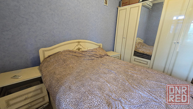 Продаю 2 х ком ка на Заперевальной, " Майский рынок " Лучшая планировка , две раздельные комнаты Донецк - изображение 2
