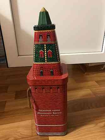 Коробка жестяная от новогоднего подарка оружейная башня Московского кремля. Донецк