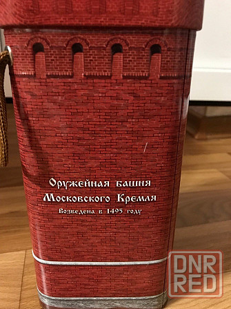 Коробка жестяная от новогоднего подарка оружейная башня Московского кремля. Донецк - изображение 4
