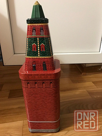 Коробка жестяная от новогоднего подарка оружейная башня Московского кремля. Донецк - изображение 2