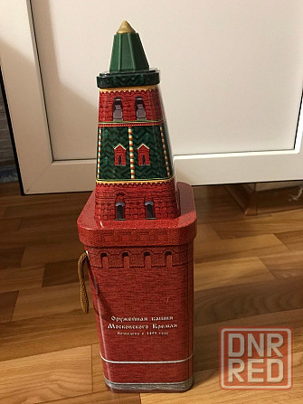 Коробка жестяная от новогоднего подарка оружейная башня Московского кремля. Донецк - изображение 3