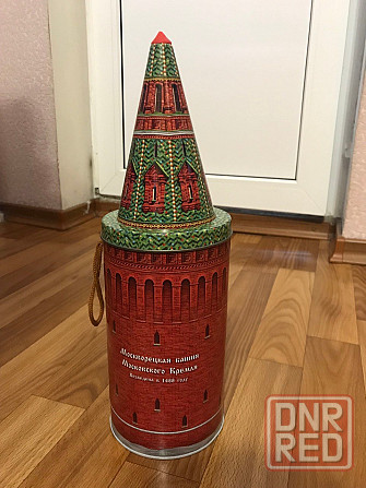 Коробка от новогоднего подарка москворецкая башня Московского кремля Донецк - изображение 3