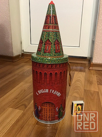 Коробка от новогоднего подарка москворецкая башня Московского кремля Донецк - изображение 1