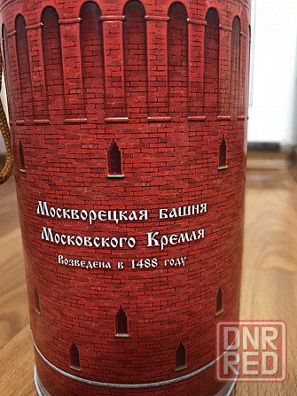 Коробка от новогоднего подарка москворецкая башня Московского кремля Донецк - изображение 4