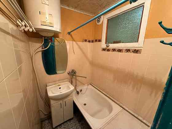 Продам 1 комн. кв., 1/5 эт., 29.6 м.кв. - Макеевка, мкр. Строитель (к-7) Макеевка