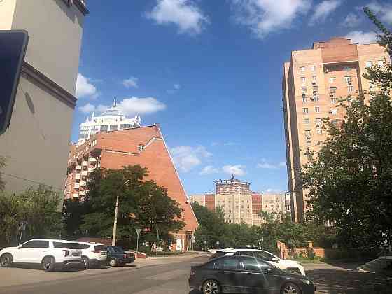 Продается трёхкомнатная крупногабаритная квартира в Ворошиловском районе города Донецка. Донецк
