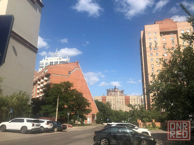 Продается трёхкомнатная крупногабаритная квартира в Ворошиловском районе города Донецка. Донецк - изображение 1