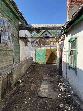 Дом 80м кв газ летняя кухня 42м.кв гараж 6 соток земли Макеевка