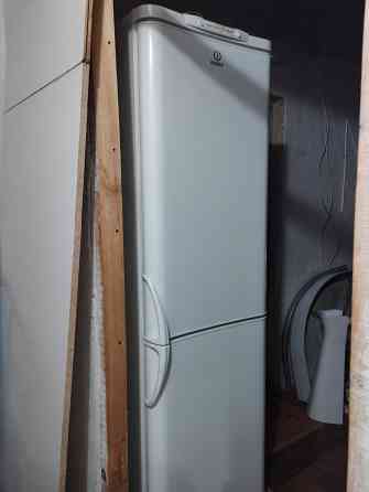 Продам холодильник Indesit Донецк