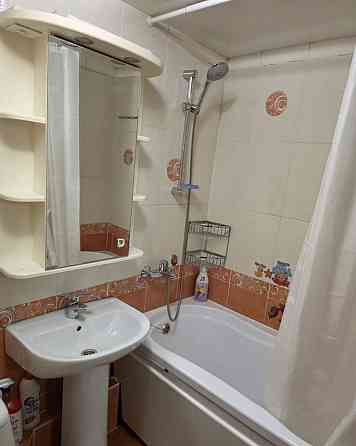 Сдаю двухкомнатную квартиру 56.0 м² этаж 4/5 город Донецк, Ворошиловский район, ориентир Изумруд Донецк