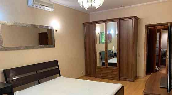 Сдаю двухкомнатную квартиру 66.0 м² этаж 2/4, город Донецк, Ворошиловский район, улица Горького, Донецк