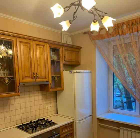 Сдаю двухкомнатную квартиру 66.0 м² этаж 2/4, город Донецк, Ворошиловский район, улица Горького, Донецк