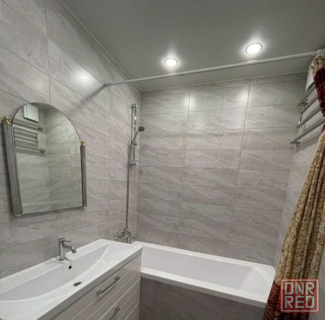 Сдаю двухкомнатную квартиру 61.0 м² этаж 8/10 город Донецк, Ворошиловский район, Проспект Мира, орие Донецк - изображение 1