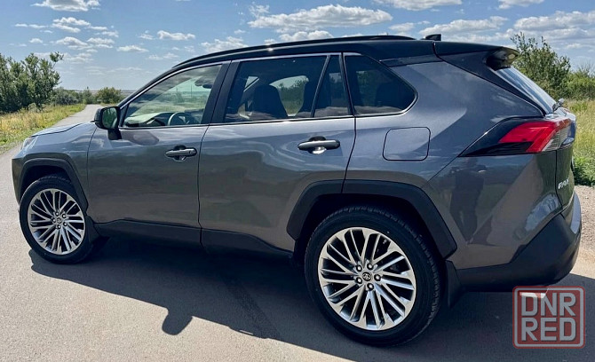 Toyota RAV 4 Рейсталинг 2018 год 2.5 бензин автомат коробка 8 ступенчатая передний привод Срочно !!! Донецк - изображение 3
