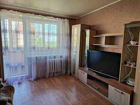 продается 2 комнатная квартира на м-не Металлургов внизу Харцызск