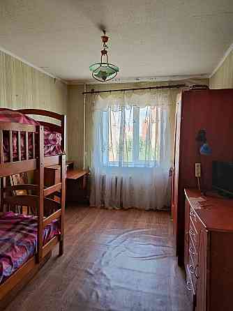 продается 2 комнатная квартира на м-не Металлургов внизу Харцызск