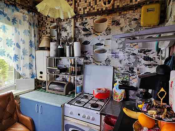 продается 2 комн кв в центру, ул. октябрьская Харцызск