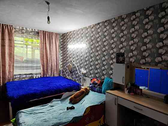 продается 2 комн кв в центру, ул. октябрьская Харцызск