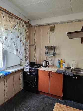 продам 2 комнатную квартиру на м-не Металлургов д. 42 Харцызск