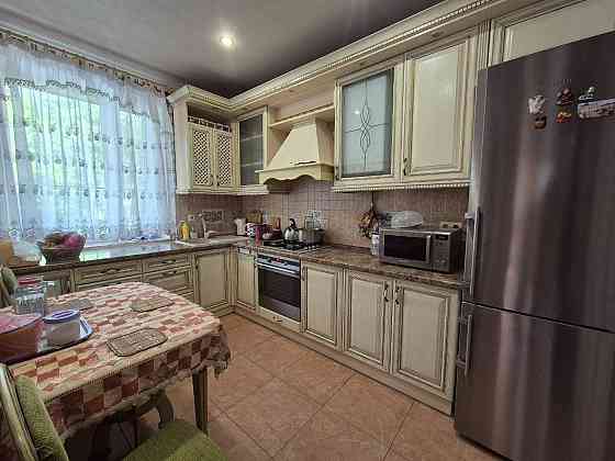 Продам сталинку с гаражем 3комн в Калининском районе Донецк