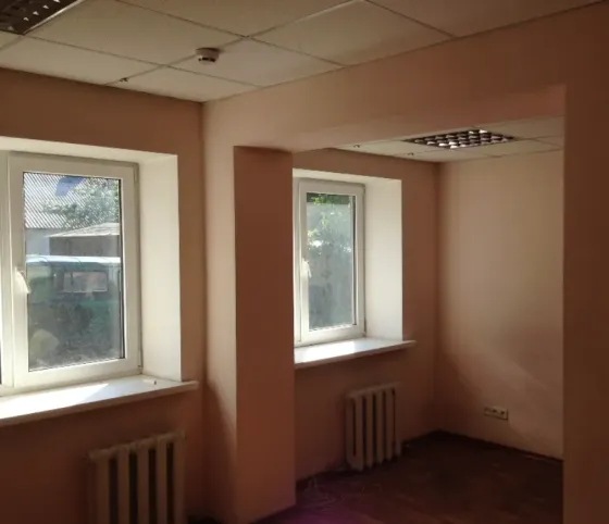 Продается 2 - х этажное отдельно стоящее офисное здание, ул. Сибирская Донецк