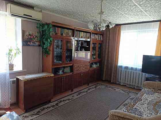 Продам 4-комнатную квартиру. Зугрэс