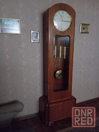 Продам напольные механические часы янтарь Макеевка - изображение 1