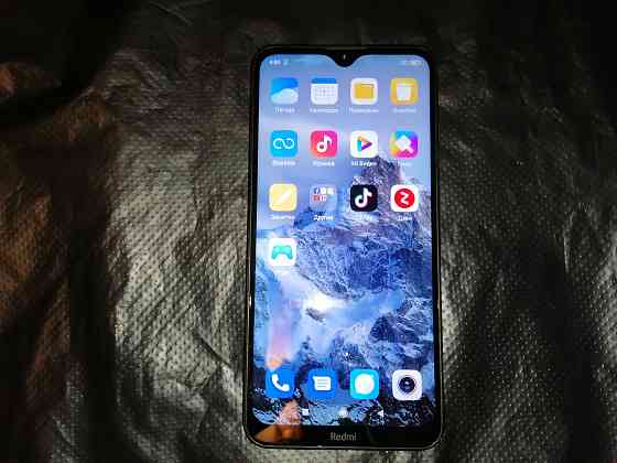 Мобильный телефон Redmi 8A. 2 / 32 GB. Стаханов