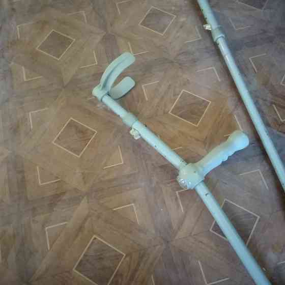 Костыли подмышечные. Донецк