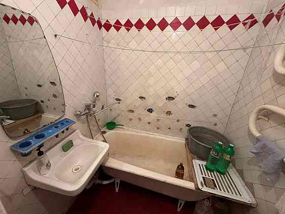 Продам 2 комн. кв., 2/9 эт., 49 кв.м. - Макеевка, мкрн. Солнечный (верхний) Макеевка