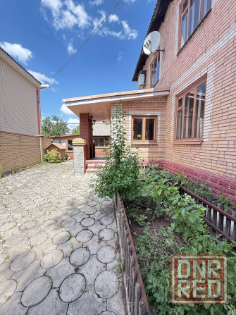 Продам двухэтажный дом в Центре Червоногвардейского района г. Макеевки( ориентир магазин 5 угол Макеевка - изображение 1