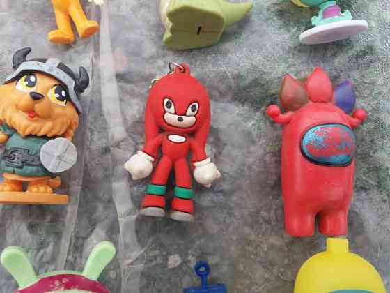 продам игрушки фигурки брелки Донецк