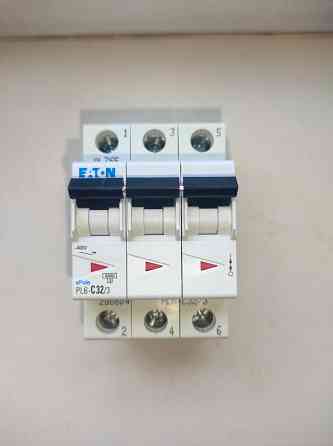 Продам автоматический выключатель Eaton PL6-C32/3, 3p, 32A, 6kA Донецк